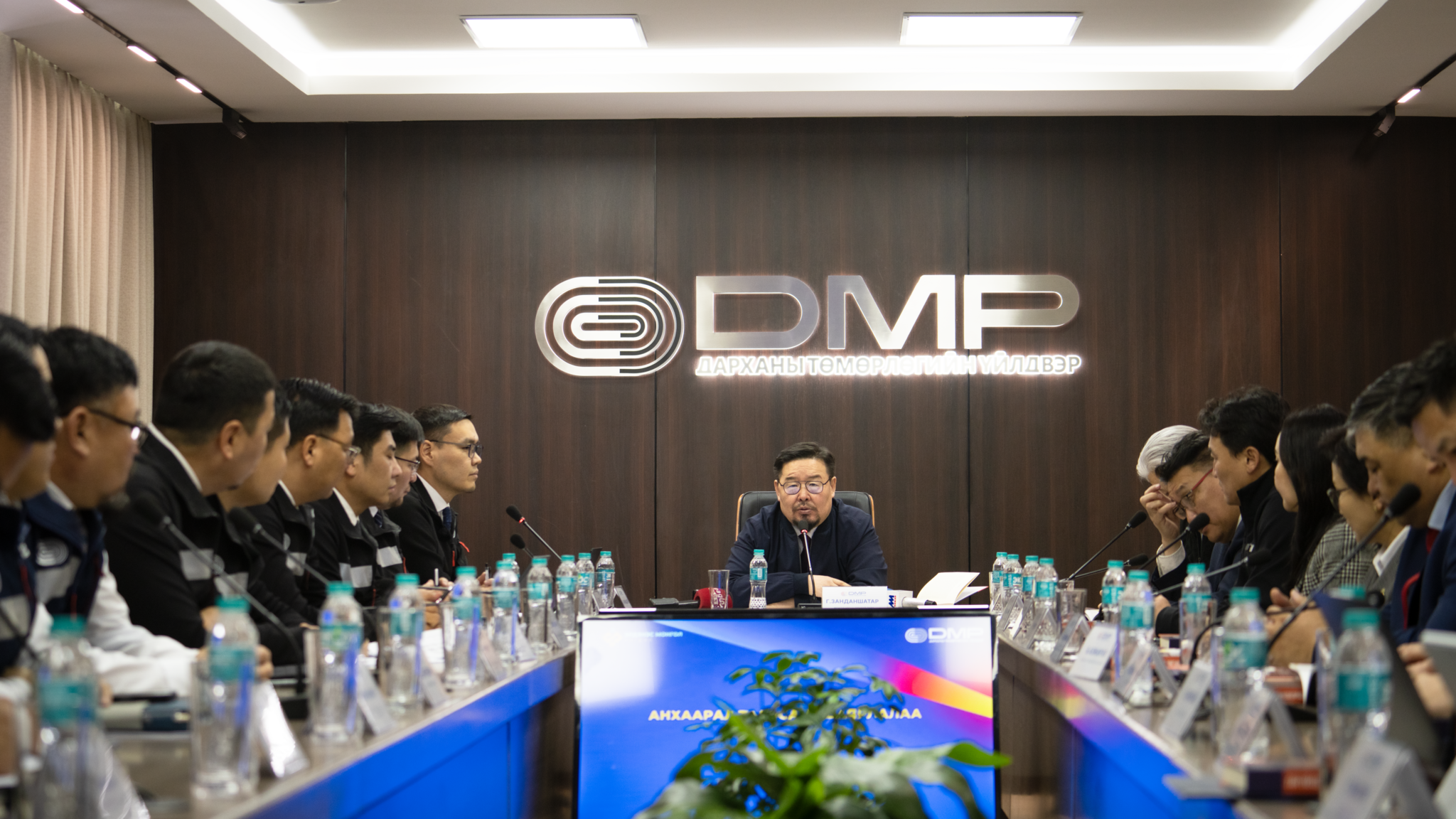 Ерөнхий сайд Г.Занданшатар төрийн өмчит үйлдвэрийн удирдлага, менежментийг ил тод, хариуцлагатай хэрэгжүүлсний бодит үр дүнг “Дарханы төмөрлөгийн үйлдвэр” ХХК-ийн жишээн дээрээс харж болохыг онцоллоо